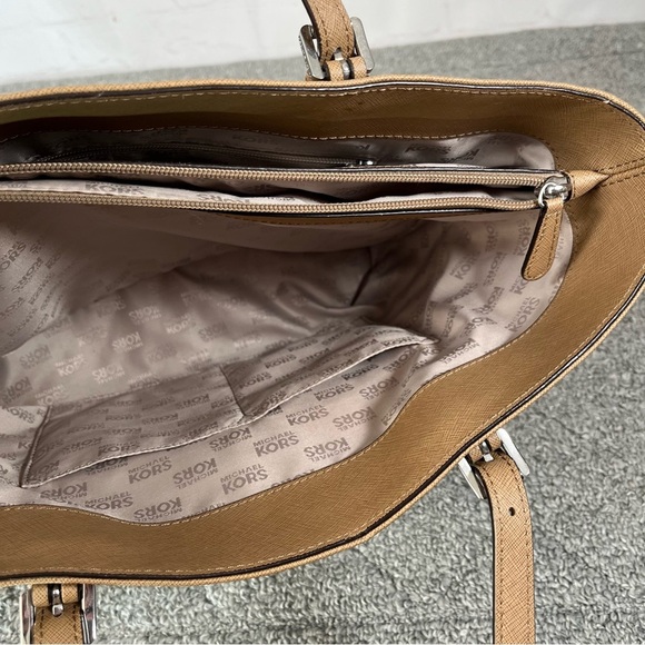 Michael Kors Tote Bag Tan/Camel Silver Accents Handled Bag Front Card Organizer - Picture 10 of 12